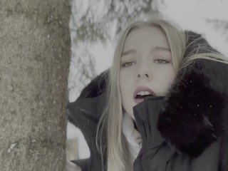 18 Jähriges Teen wird im Wald bei Schnee Gefickt