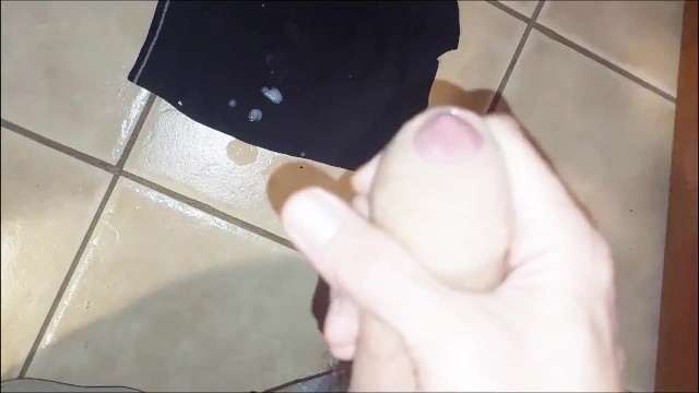 私の若い長い静脈のコックは大規模なザーメンを撃ちます - Pornhub Gay
