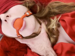 POV Baise Hard Avec Une Salope Rousse Aux Yeux Bandés, Ligotée et Ballgagged En Lingerie Rouge