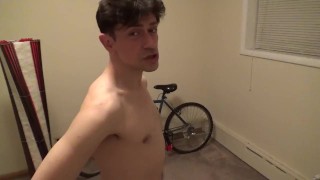 XXX Jock Maolo, a estrela pornô, anda de bicicleta Naked!