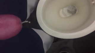 Kinky dominante Black Alpha Desi Bad Boy Bully masterbates voor orgasmische cumshot 💢 Into toilet 🚽