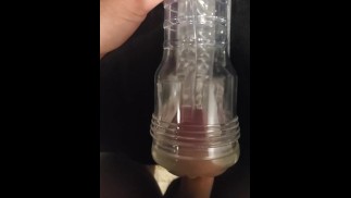 Парень стучит своей новой игрушкой