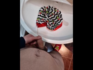 Приближается Рождество, поэтому я писаю на свое праздничное нижнее белье | 4К