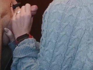 Moglie italiana raggiunge nel bagno del negozio il marito per farsi scopare e sborrare in faccia