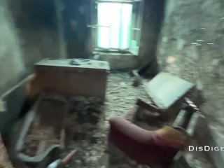 Жестко выебал подругу в страшном заброшенном доме