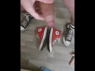 Je me Branle Sur Mes Converse