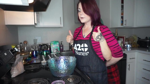 Helping Hands Game: Baking Cupcakes w. @echoyourthoughts
