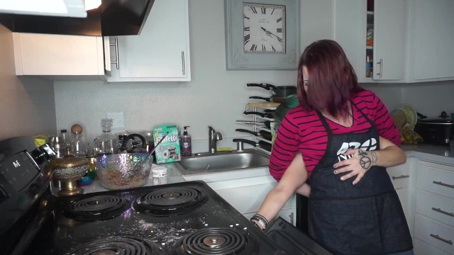 Helping Hands Game: Baking Cupcakes w. @echoyourthoughts