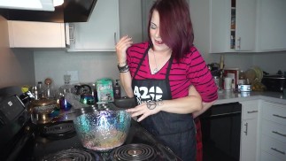 Helping Hands Game: Baking Cupcakes w. @echoyourthoughts