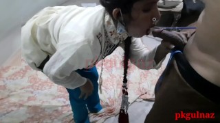 Desi Indische meid pijpbeurt en sperma in mond