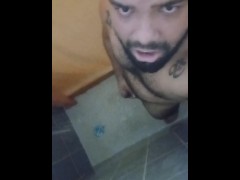 Chico peludo sexy con ganas de un culo grande para echar su leche dentro (estrella porno evander )