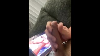 男はお尻に指で触れた女の子のビデオでジャークオフ。💦