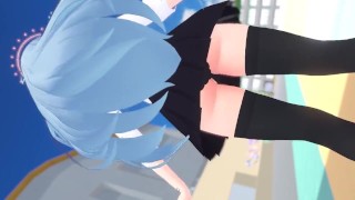 学校の制服を着た青い髪のアニメの女の子は彼女のお尻を見せます。