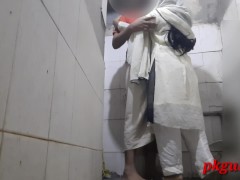 Desi hot girlfriend ke sath masti. Desi girlfriend and boyfriend sex in washroom