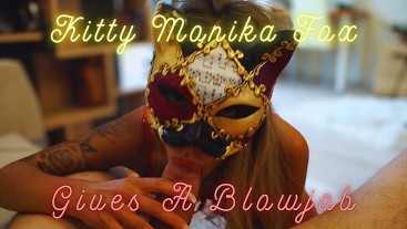 Красивая Кошечка Моника Фокс делает минет