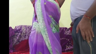 Grote borsten Indiase MILF moeder krijgt haar poesje geneukt door oude man