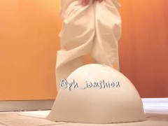 【リアル女子大生】デパートのトイレでおしっこして隣に誰かいるのに逝くまでチクニー始めちゃう - Screenshot 1 of 16 - Pee
