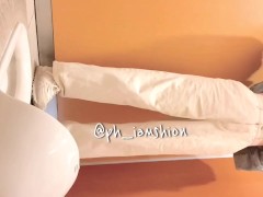 【リアル女子大生】デパートのトイレでおしっこして隣に誰かいるのに逝くまでチクニー始めちゃう - Screenshot 15 of 16 - Public Masturbation