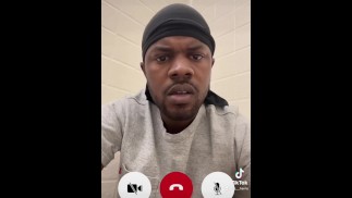 Головорезы наносят визит девушке, пока он в тюрьме