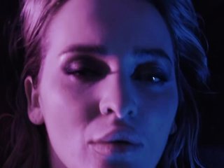 Она  хочет секса во сне