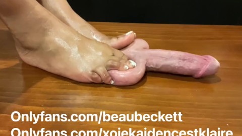 Barefoot Ballstomping pétrir les boules comme de la pâte avec des orteils! Dominatrice XoieKaidence et Beau beckett