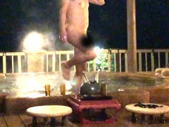 ゴージャスな貸切露天風呂でイチャイチャした後は椅子の上で騎乗位セックス、出した後は甘苦いごっくん - Screenshot 8 of 16 - 混浴