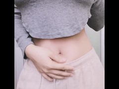 大奶亚洲大学生喜欢玩肚脐，每天都要肚脐高潮