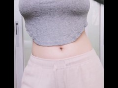 大奶亚洲大学生喜欢玩肚脐，每天都要肚脐高潮 - Screenshot 2 of 16 - Belly Button Fuck