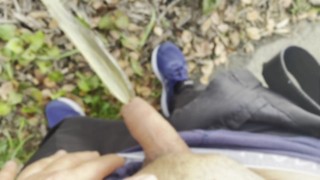 [Pissen] Stehendes subjektives Video von kurzem und kleinem Phimose-Schwanz