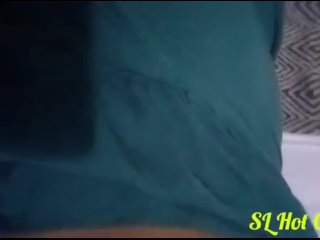 අනේ මාව තුරුල් කර ගන්නකො . Sinhala sex video with voice