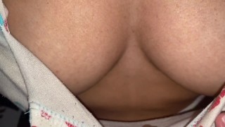Russische student is slechts 18 jaar oud en houdt ervan om haar natuurlijke volle borsten te laten zien in 4k
