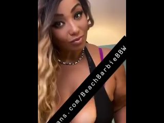 BBW Latina Sexy Fait Rebondir Huge Tits En Penthouse