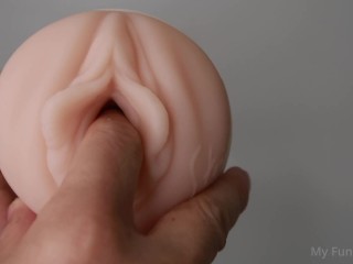 Dedilhando Um Brinquedo De Buceta Macia Fleshlight Sexo Masculino Toy