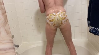 Thick gay culo twerking en traje de baño apretado