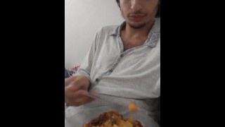 Descanso del almuerzo Comiendo algo de comida, Jock recibiendo un vientre 9999