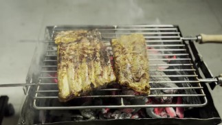 Приготовление свиных ребрышек на гриле с любовью