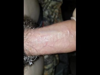 18 岁他妈的已经中出的 FleshLight 的超级近距离 POV