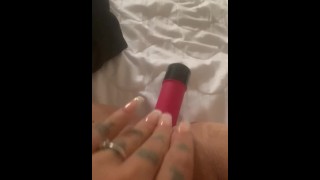 Horny British Babe Close-up Masturbação usando Dildo - Solo Female Orgasm with @bossbiatchbellaa