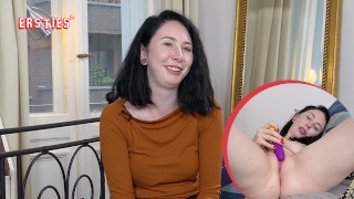 Ersties: Studentin Joana masturbiert mit ihren Lieblingsspielzeugen