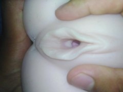 Papi se toma su tiempo para tocar el coño de su buen chico mientras gime muñeca sexual