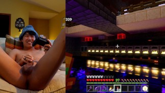 Naked gamer écarte les jambes et donne le tour du monde Minecraft RTX