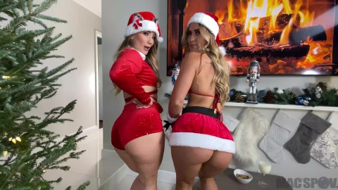 Grote lul Santa neukt TWEE PAWGS onder de boom voor Kerstmis - Kelsi Monroe N AJ Applegate -