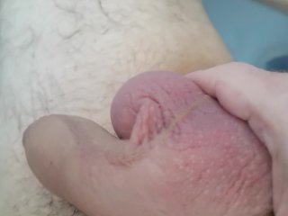 Caresse dans le bain. Bite couille 2
