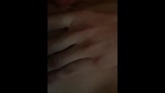 Иногда мне приходится лизать собственные соски. Прелюдия.Заставь меня кончить от того, что ты лижешь мои маленькие сиськи