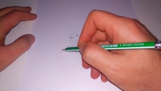 Une énorme bite entre dans la chatte étroite d’une femme asiatique