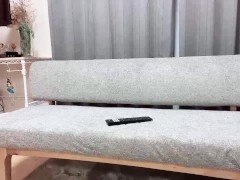 【男の夢 触り放題彼女】触りたくなったらソファーに押し倒してストッキング破いて体中を触りまくる変態彼氏　触っていくうちに最初は嫌がってたのにあそこは濡れ濡れに　日本人 / 素人カップル / 個人撮影 - Screenshot 1 of 16 - Japanese