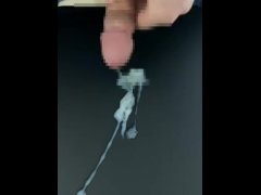 男一人でオナニーしている　射精もあり