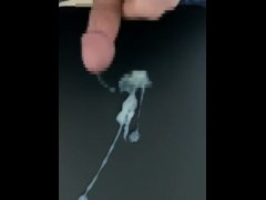 男一人でオナニーしている　射精もあり - Screenshot 14 of 16 - Cumshot