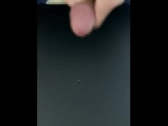 男一人でオナニーしている　射精もあり - Screenshot 4 of 16 - Cumshot