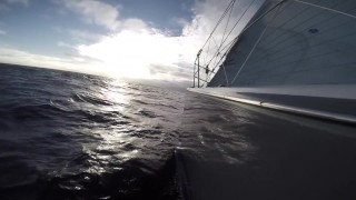 Balade en bateau relaxante avec les vagues de fond ambiant pour étude bureau date nuit 4k